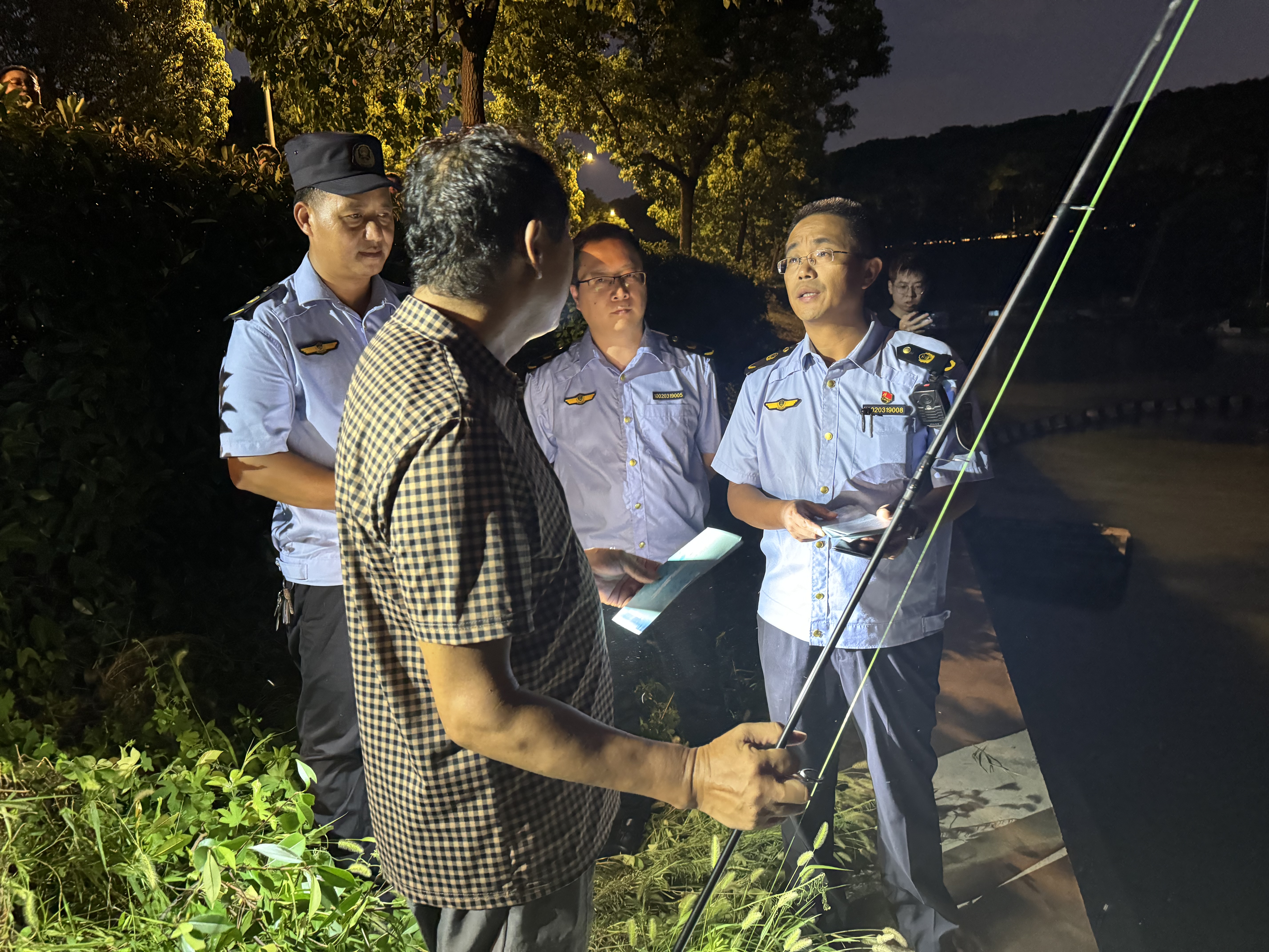 文明垂釣 以“法”護漁  濱湖區漁業普法宣傳活動順利開展